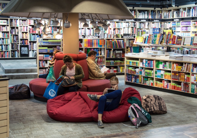 vente-ANTIBES-min_books_bookstore_book_reader_readers_reading_shop_sale_books-849006