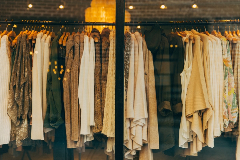 vente-ANTIBES-min_clothe_fashion_store_shop_window_store_front-21277